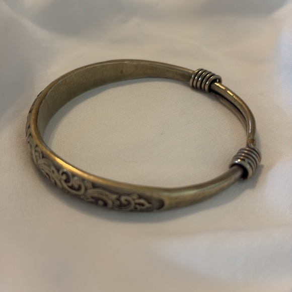 Elegant Antiqued Brass Chinese Repose Bracelet Size 7 3/4” - Picture 6 of 10